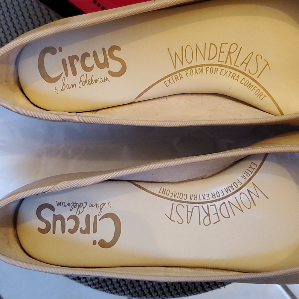 Woman Flats - Picture 4 of 5